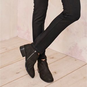 EILEEN FISHER Rowan Booties (new with bag)